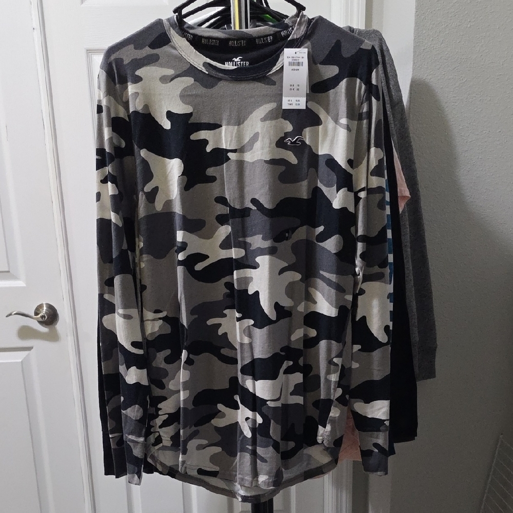 Hollister Men's Black and Gray Camo Long Sleeve Shirt